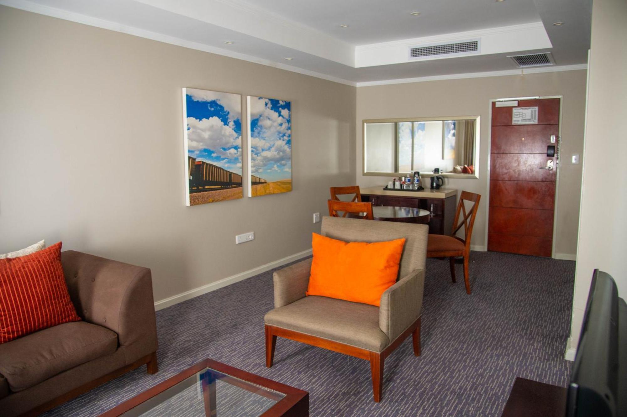Cresta Mahalapye Hotel Exterior photo