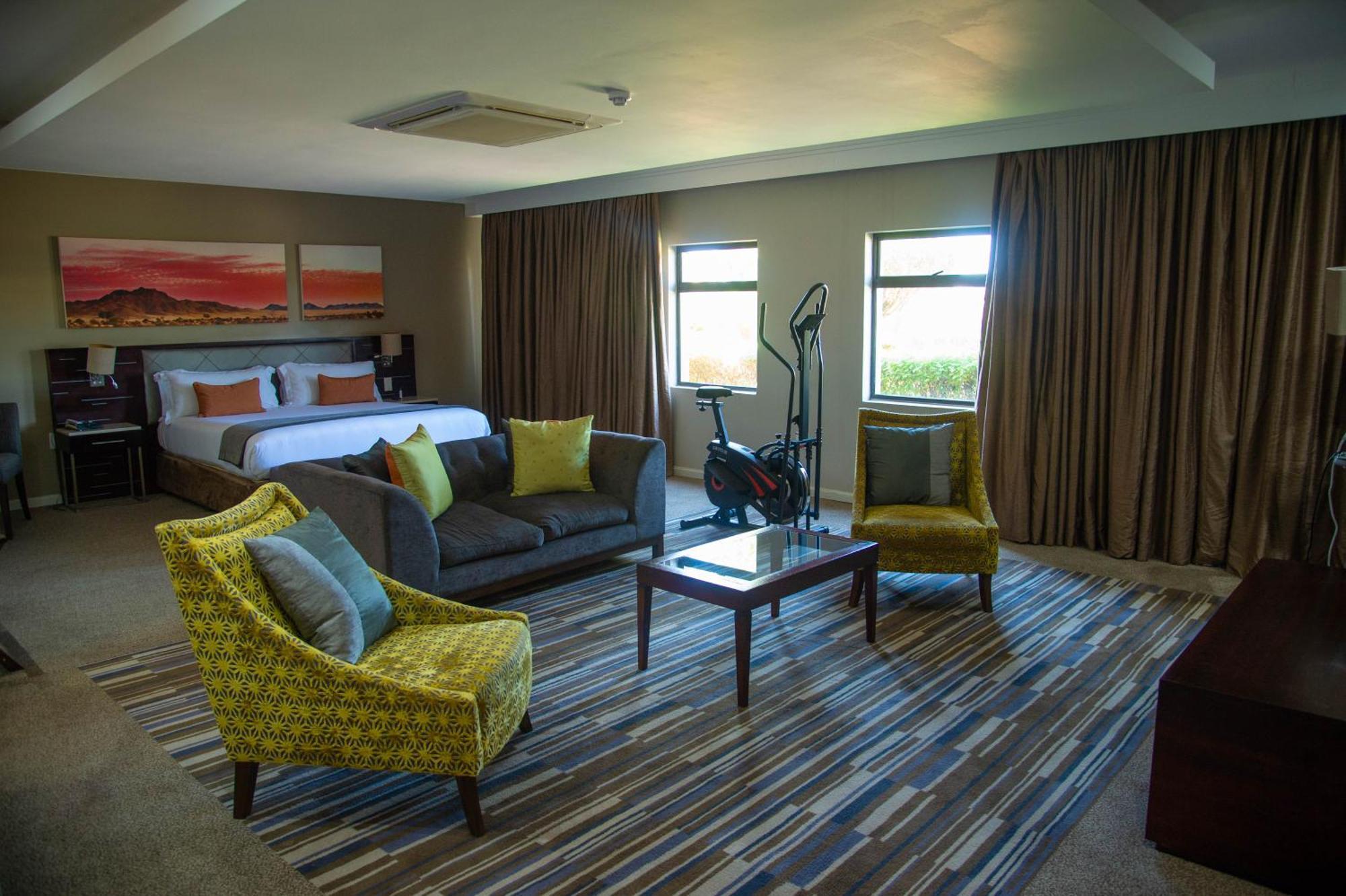 Cresta Mahalapye Hotel Exterior photo