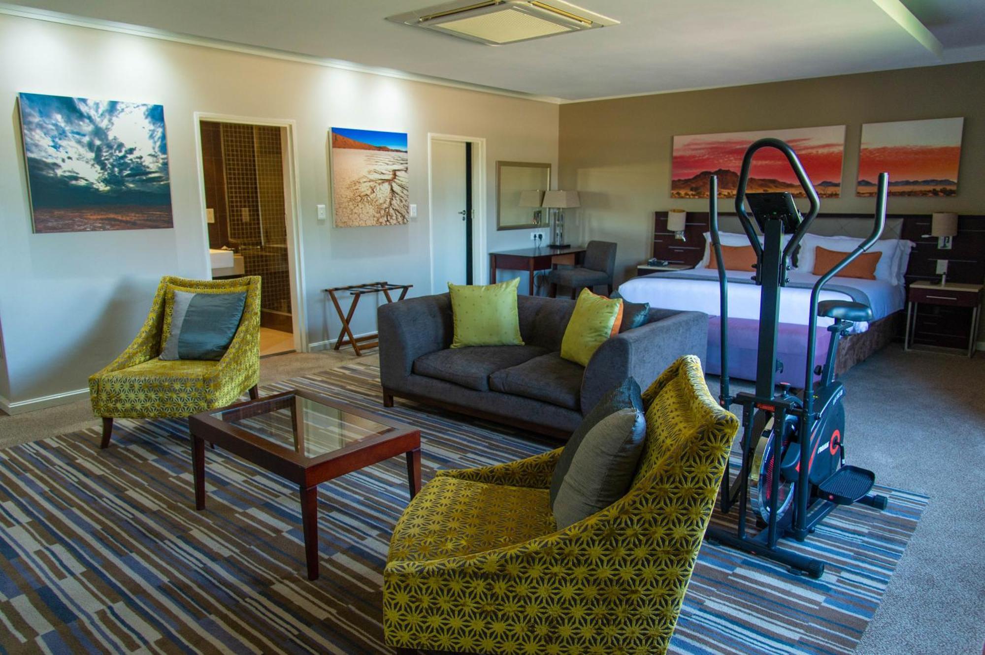 Cresta Mahalapye Hotel Exterior photo