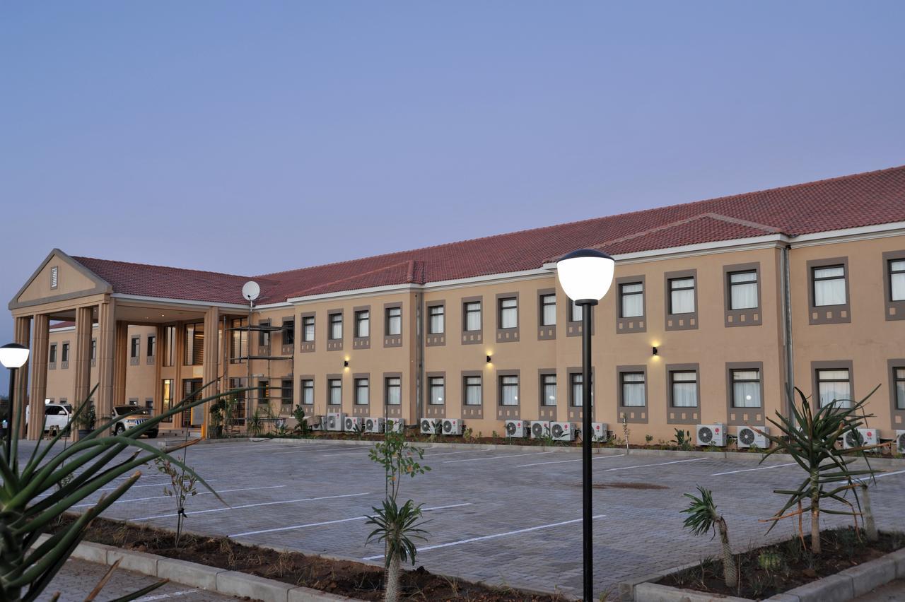 Cresta Mahalapye Hotel Exterior photo